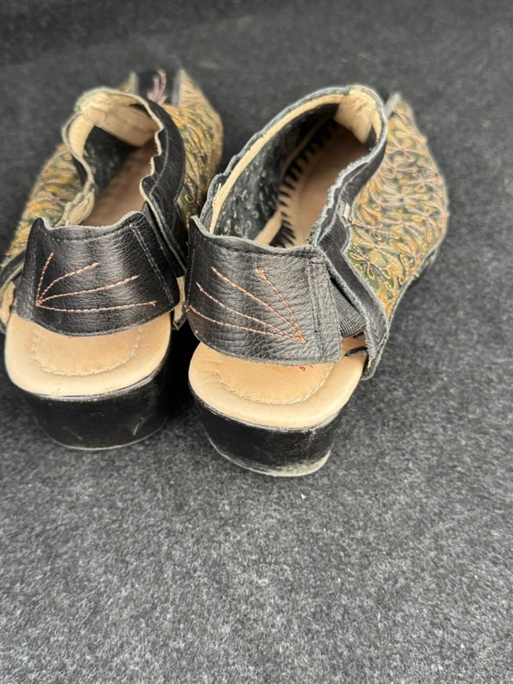 PIKOLINOS Black & Gold Floral Spanish Leather Sandals, Sz 42